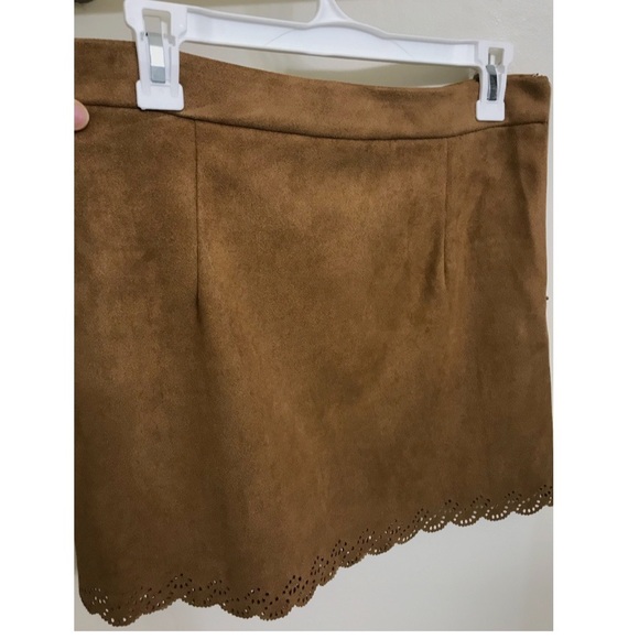Tan Suede-like skirt - Sadie & Sage (size M) - Picture 2 of 6